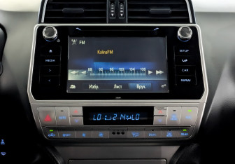 Подержанный автомобиль Toyota Land Cruiser Prado 2018 года (14 фото)