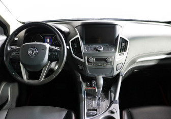 Подержанный автомобиль DongFeng AX7 2017 года (7 фото)