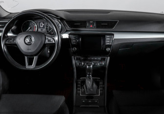 Подержанный автомобиль Skoda Superb Liftback 2015 года (12 фото)