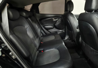 Подержанный автомобиль Hyundai ix35 2011 года (12 фото)