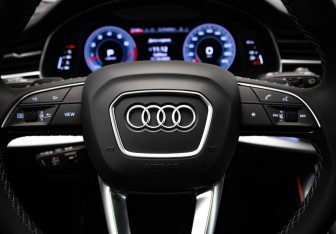 Подержанный автомобиль Audi Q7 2024 года (10 фото)
