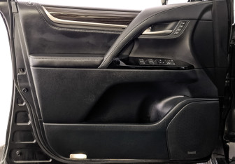 Подержанный автомобиль Lexus LX 2021 года (19 фото)