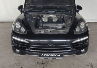 Подержанный автомобиль Porsche Cayenne 2010 года (9 фото)