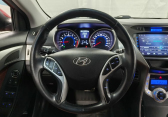 Подержанный автомобиль Hyundai Elantra Sedan 2011 года (14 фото)