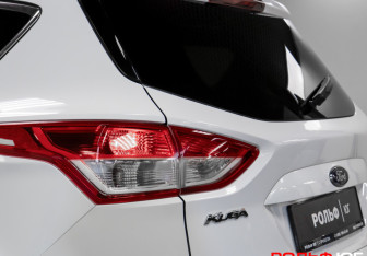 Подержанный автомобиль Ford Kuga 2014 года (19 фото)