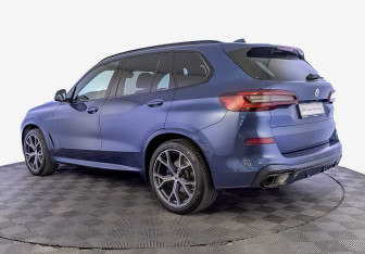 Подержанный автомобиль BMW X5 2023 года (7 фото)