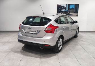 Подержанный автомобиль Ford Focus Hatchback 2012 года (5 фото)