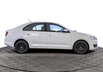 Подержанный автомобиль Skoda Rapid Liftback 2018 года (4 фото)