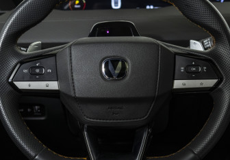 Подержанный автомобиль Changan UNI-V 2024 года (12 фото)