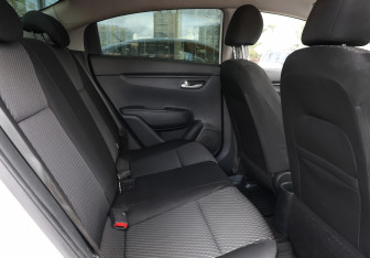 Подержанный автомобиль Kia Rio Sedan 2018 года (10 фото)
