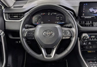 Подержанный автомобиль Toyota RAV4 2024 года (22 фото)