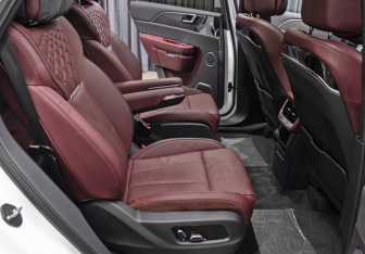 Подержанный автомобиль Hongqi E-HS9 2022 года (14 фото)