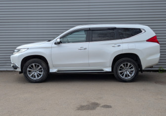 Подержанный автомобиль Mitsubishi Pajero Sport 2019 года (8 фото)