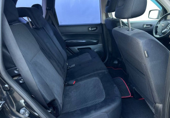 Подержанный автомобиль Nissan X-Trail 2011 года (14 фото)