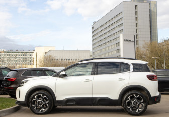 Подержанный автомобиль Citroen C5 Aircross 2022 года (6 фото)