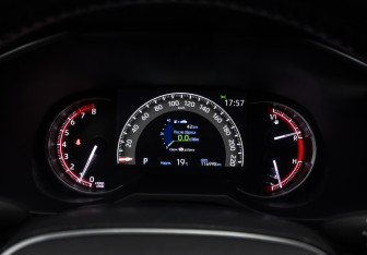 Подержанный автомобиль Toyota RAV4 2021 года (13 фото)