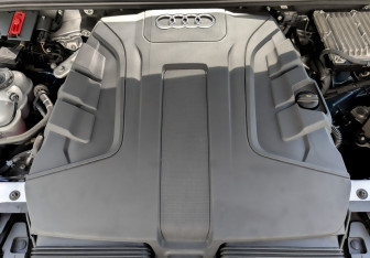 Подержанный автомобиль Audi Q7 2021 года (9 фото)