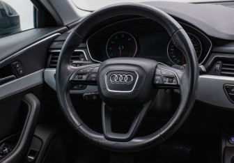 Подержанный автомобиль Audi A4 Sedan 2018 года (15 фото)