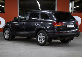 Подержанный автомобиль Audi Q7 2007 года (7 фото)