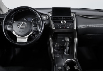 Подержанный автомобиль Lexus NX 2015 года (12 фото)
