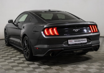 Подержанный автомобиль Ford Mustang Coupe 2019 года (7 фото)