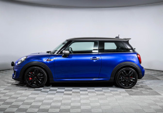 Подержанный автомобиль MINI Hatch 2019 года (8 фото)