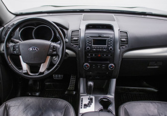 Подержанный автомобиль Kia Sorento 2010 года (13 фото)
