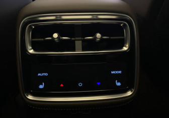 Подержанный автомобиль Geely Monjaro 2026 года (11 фото)