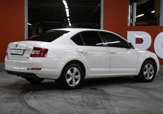 Подержанный автомобиль Skoda Octavia Liftback 2013 года (5 фото)