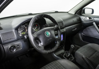 Подержанный автомобиль Skoda Octavia Liftback 2007 года (10 фото)