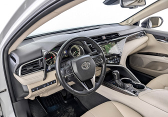 Подержанный автомобиль Toyota Camry Sedan 2021 года (16 фото)