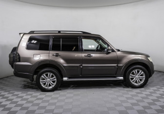 Подержанный автомобиль Mitsubishi Pajero 2012 года (4 фото)