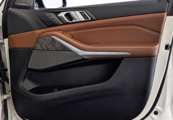 Подержанный автомобиль BMW X5 2018 года (25 фото)