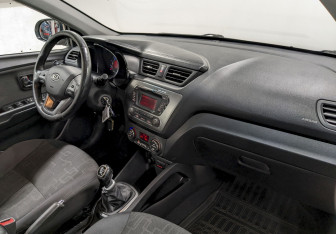 Подержанный автомобиль Kia Rio Sedan 2012 года (20 фото)