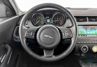 Подержанный автомобиль Jaguar E-Pace 2018 года (22 фото)