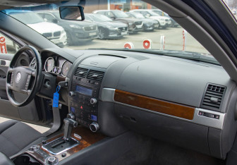 Подержанный автомобиль Volkswagen Touareg 2008 года (9 фото)