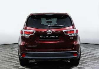 Подержанный автомобиль Toyota Highlander 2014 года (4 фото)