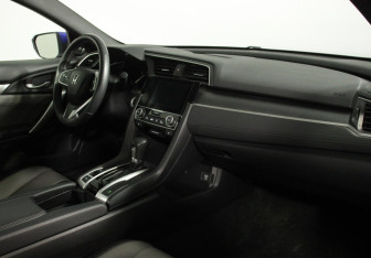 Подержанный автомобиль Honda Civic Coupe 2017 года (6 фото)