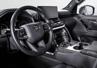 Подержанный автомобиль Toyota Land Cruiser Suv 2021 года (36 фото)