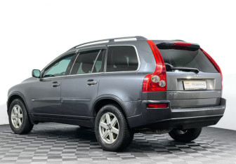 Подержанный автомобиль Volvo XC90 2005 года (7 фото)