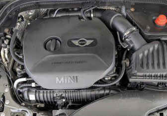 Подержанный автомобиль MINI Hatch 2016 года (9 фото)
