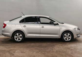 Подержанный автомобиль Skoda Rapid Liftback 2014 года (4 фото)