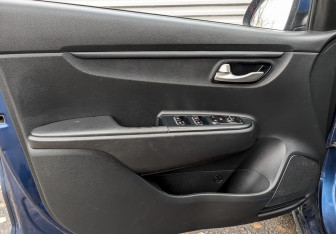 Подержанный автомобиль Kia Rio Hatchback 2021 года (19 фото)