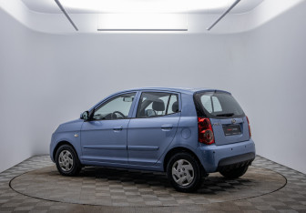 Подержанный автомобиль Kia Picanto 2010 года (7 фото)