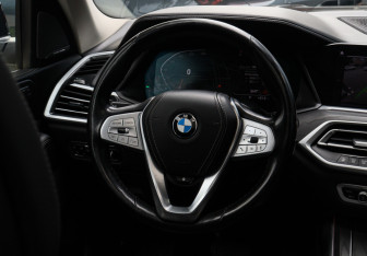 Подержанный автомобиль BMW X7 2020 года (20 фото)