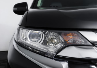 Подержанный автомобиль Mitsubishi Outlander 2015 года (22 фото)