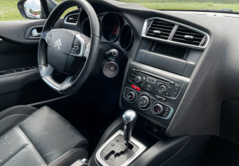 Подержанный автомобиль Citroen C4 Hatchback 2011 года (9 фото)