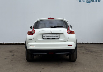 Подержанный автомобиль Nissan Juke 2013 года (6 фото)