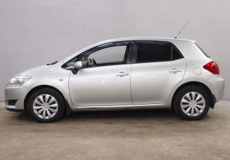 Подержанный автомобиль Toyota Auris Hatchback 2009 года (8 фото)