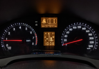 Подержанный автомобиль Toyota Avensis Sedan 2012 года (16 фото)